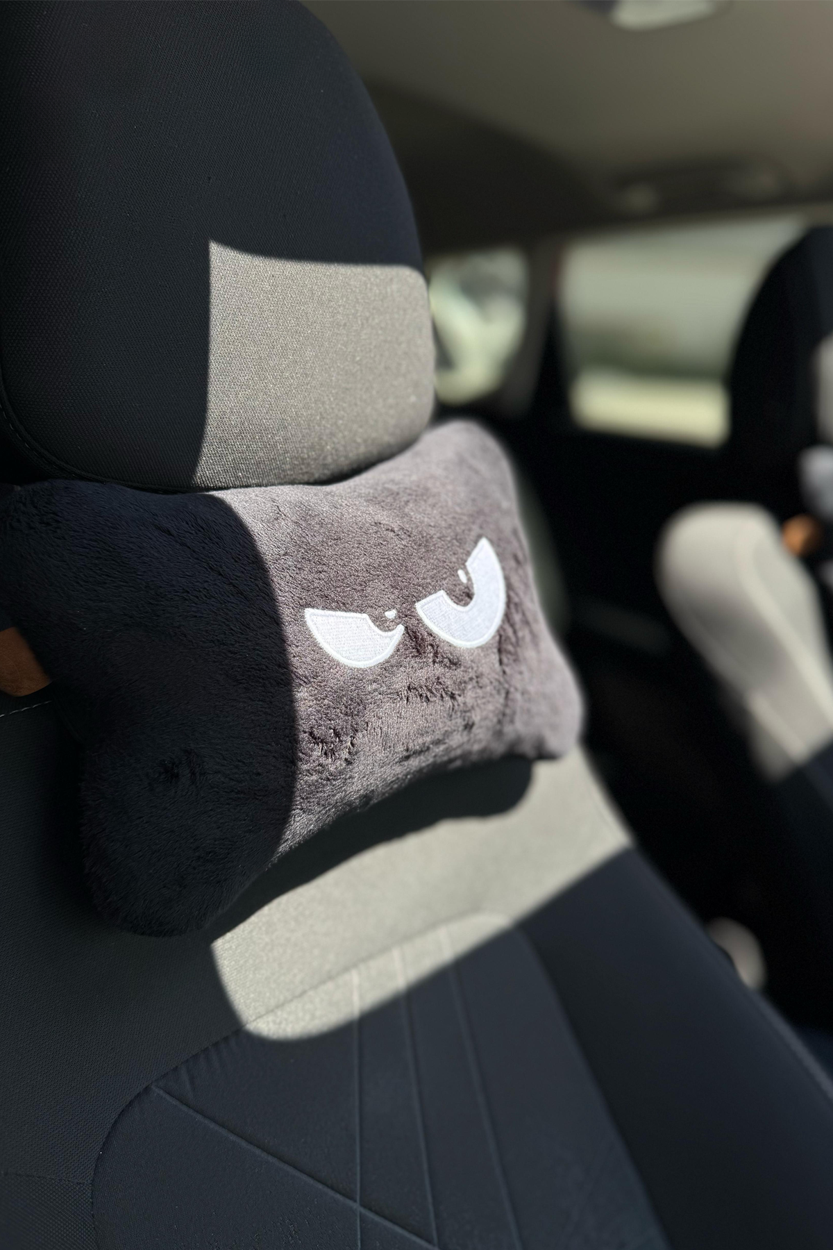 Tüm Araç Koltuklarıyla Uyumlu 2 ADET BOYUN YASTIĞI - Mr. Peeping Siyah Sinirli Göz !