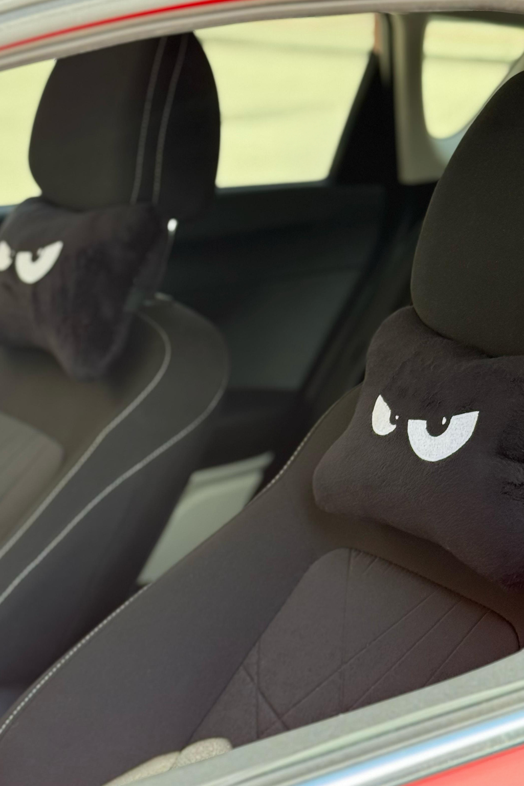 Tüm Araç Koltuklarıyla Uyumlu 2 ADET BOYUN YASTIĞI - Mr. Peeping Siyah Sinirli Göz !