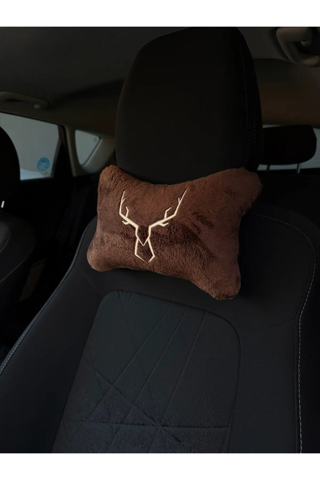 Tüm Araçlarla Uyumlu 2’li Molde Kahverengi Nakışlı Peluş Boyun Yastığı | Yumuşak, Şık ve Ergonomik Tasarım