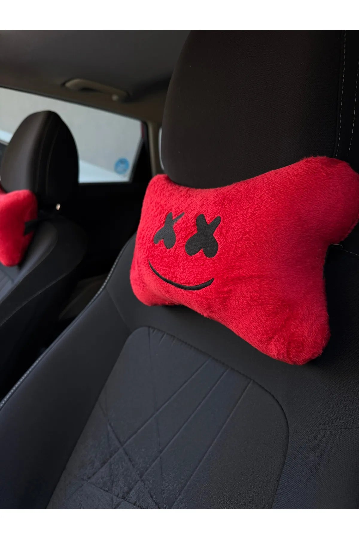 Tüm Araçlarla Uyumlu 2’li Kırmızı X-Face Peluş Boyun Yastığı | Yumuşacık, Terletmez