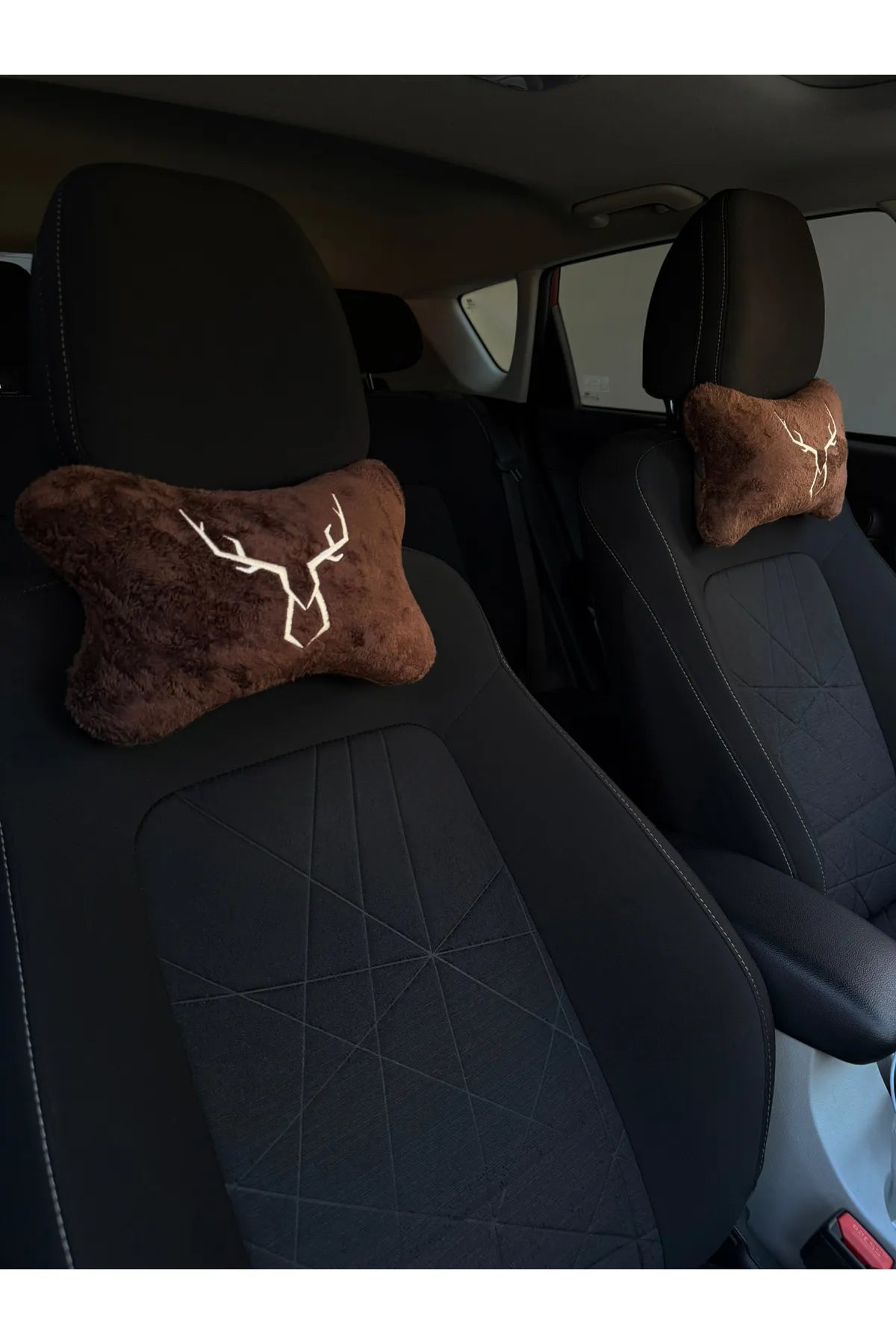 Tüm Araçlarla Uyumlu 2’li Molde Kahverengi Nakışlı Peluş Boyun Yastığı | Yumuşak, Şık ve Ergonomik Tasarım