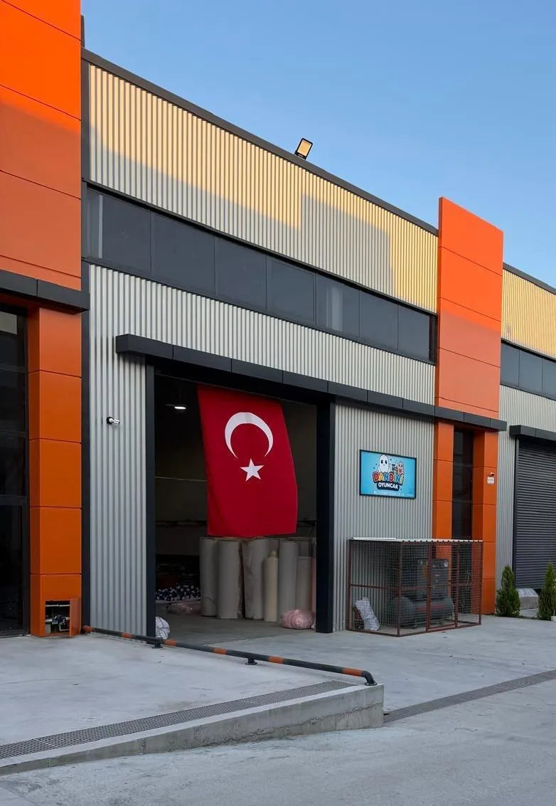 Denizli Akhan'daki Dandini Oyuncak atölyesinin girişi