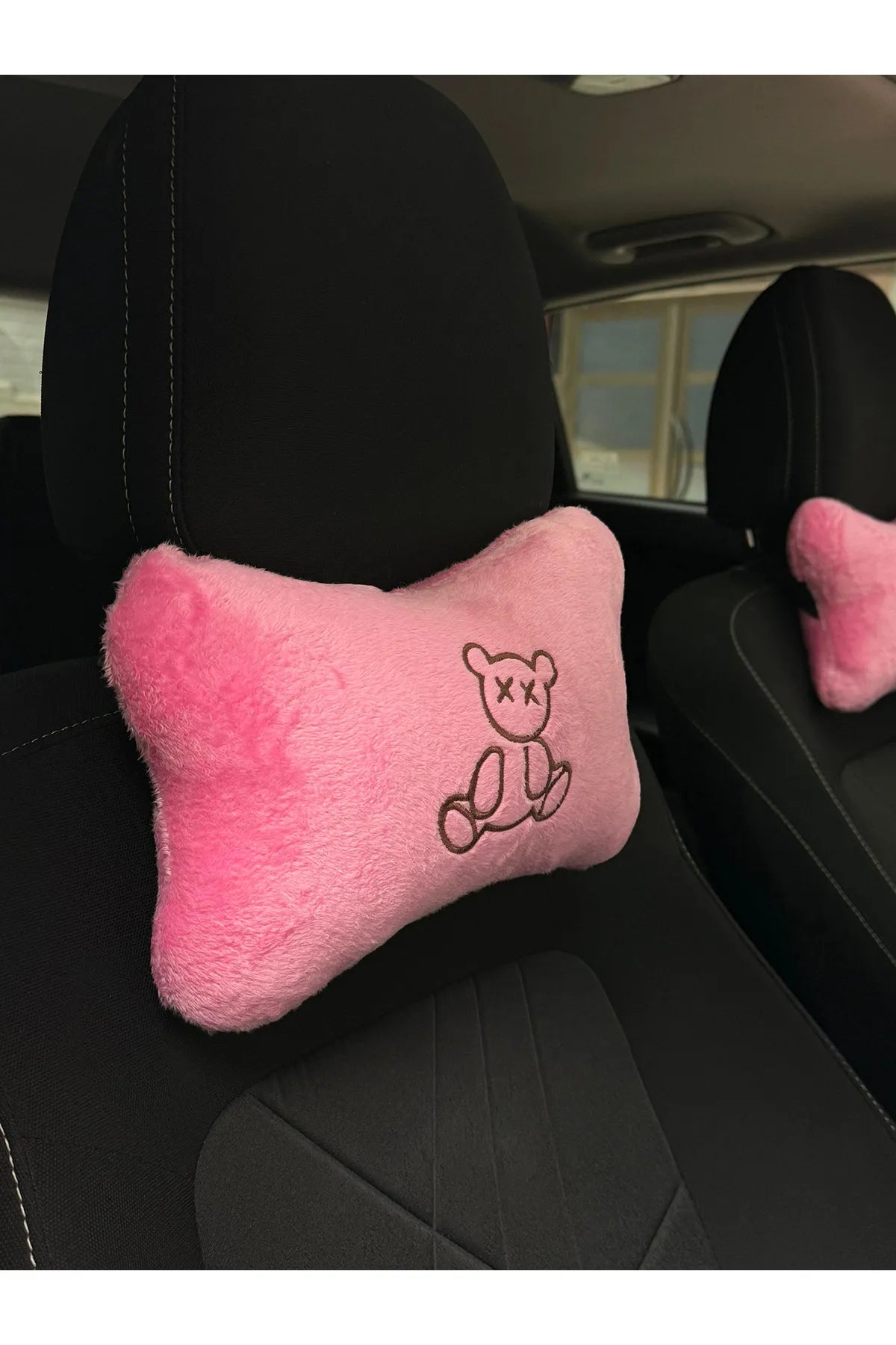 Tüm Araçlarla Uyumlu 2’li Pembe Ayıcık Nakışlı Peluş Boyun Yastığı | Yumuşak, Eğlenceli ve Konforlu Tasarım