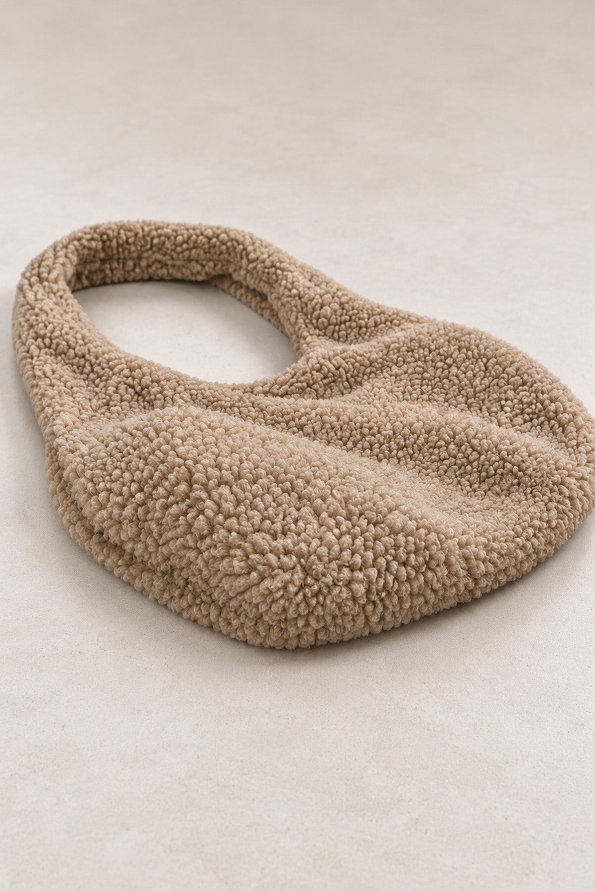 Kadın Bej Teddy Peluş Hobo Omuz Çantası Yumuşak Dokulu Astarlı Günlük Çanta